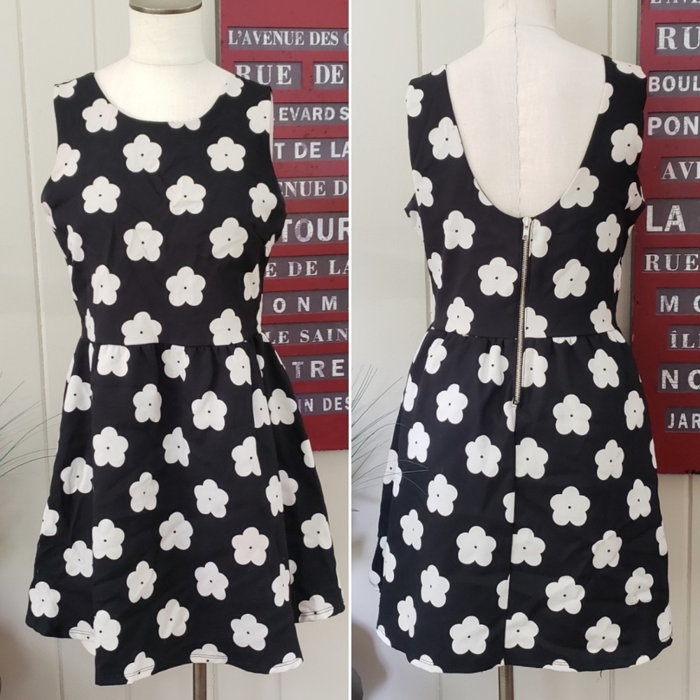 Honey Punch | L black white floral dress
